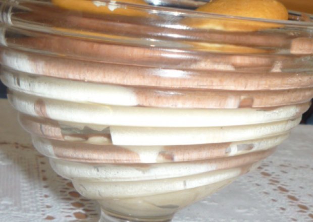 Fotografia przedstawiająca Mieszany deser ze śmietanki