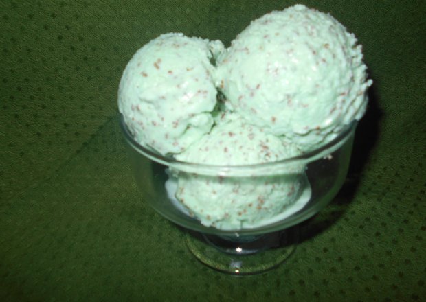 Fotografia przedstawiająca Miętowe lody z czekoladą