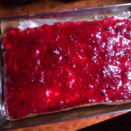 Krok 11 - Miętowy murzynek z masą i polewą malinową foto