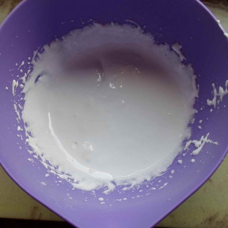 Krok 2 - Migdałow0- cynamonowe ciasteczka z białą polewą czekoladową foto