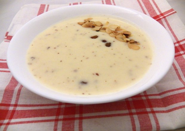 Fotografia przedstawiająca Migdałowa zupa mleczna
