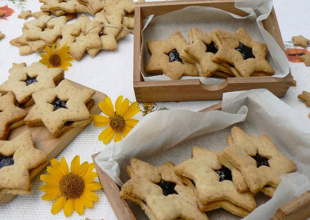 Fotografia przedstawiająca Migdałowe ciasteczka pod gwiazdami