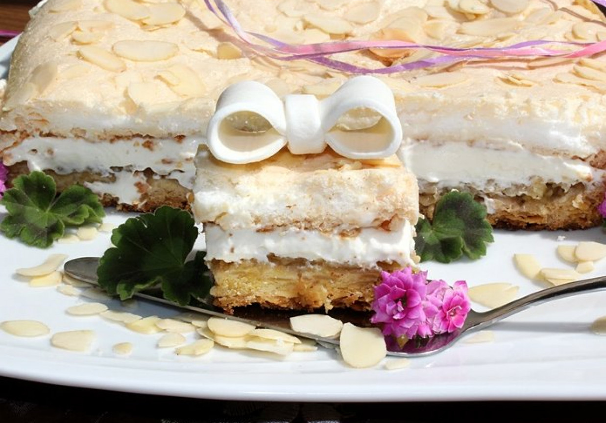 Migdałowe kruche ciasto z jabłkami, kremem mascarpone i bezą foto