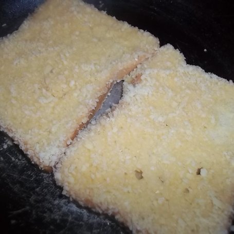 Krok 5 - Migdałowe tosty z przecierem malinowym foto