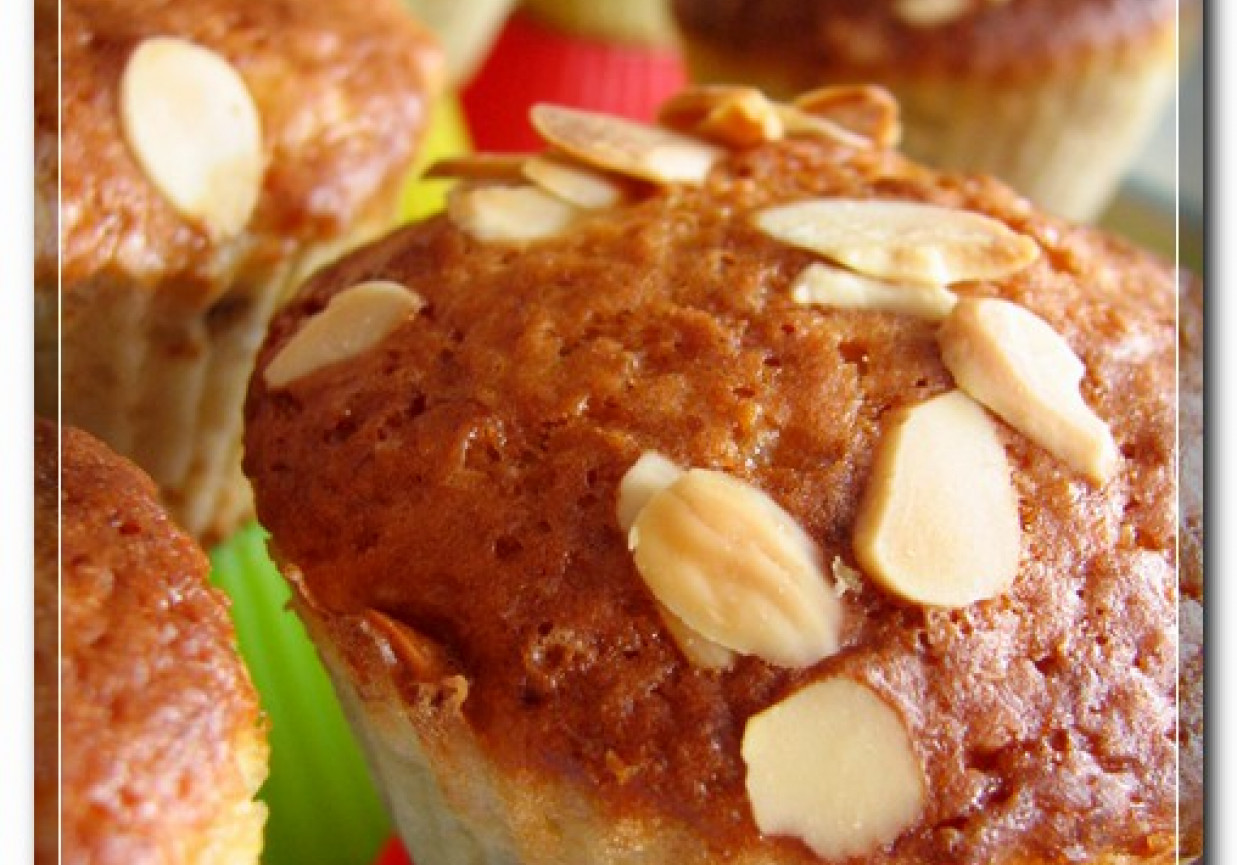 Migdałowo-bananowe muffiny z nadzieniem kajmakowym foto