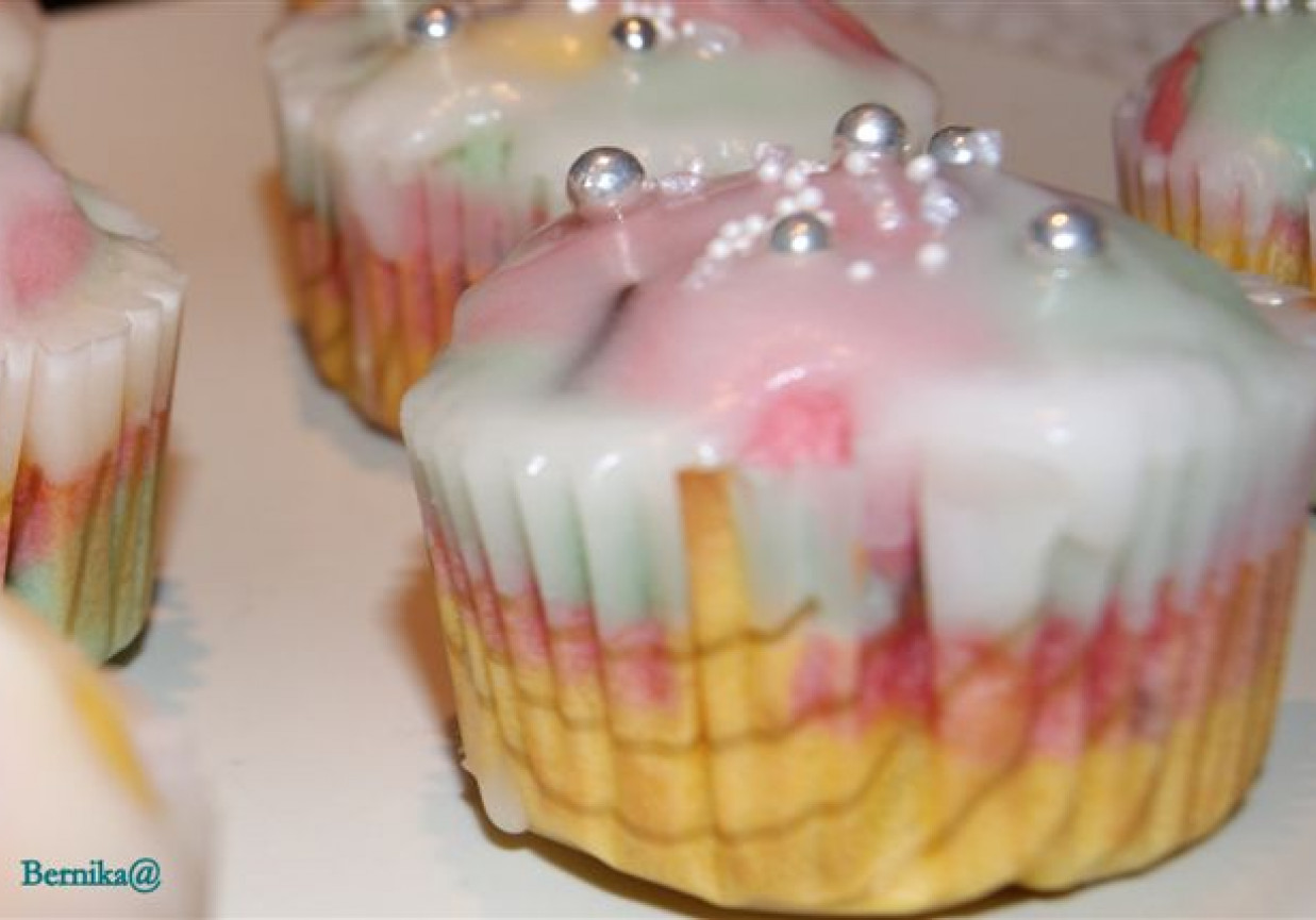Mikołajkowe kolorowe muffinki Kamili foto