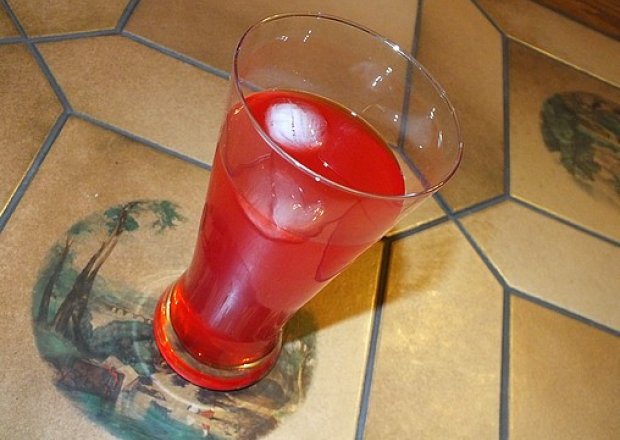 Fotografia przedstawiająca Miłosne upojenie - walentynkowy drink