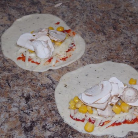 Krok 5 - Mini calzone z warzywami foto
