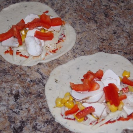 Krok 6 - Mini calzone z warzywami foto