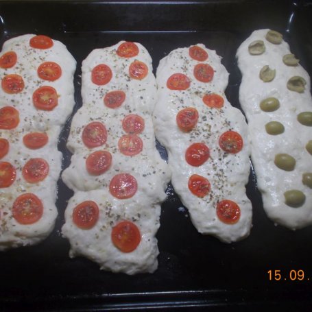Krok 1 - Mini chlebek z oliwkami lub pomidorkami koktajlowymi foto