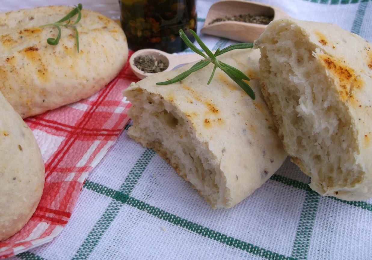 Mini chlebki z ziołami. foto