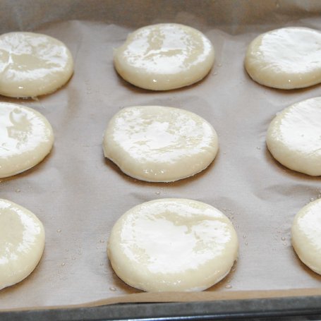 Krok 4 - Mini focaccia z wędzonymi szprotkami foto