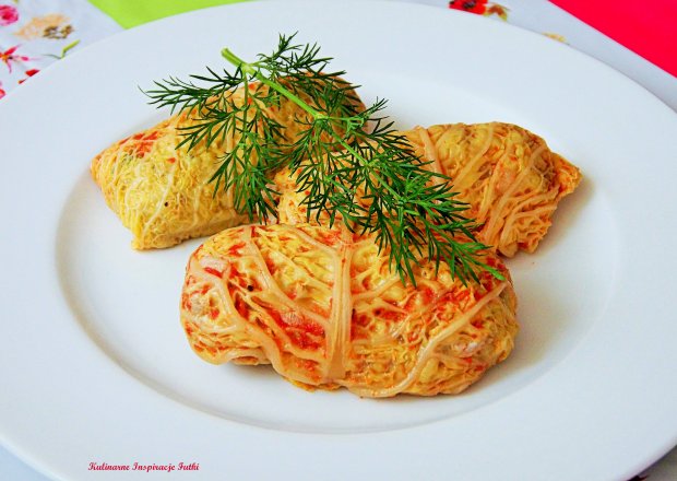 Fotografia przedstawiająca Mini gołąbki z ryżem jaśminowym i suszonymi pomidorami