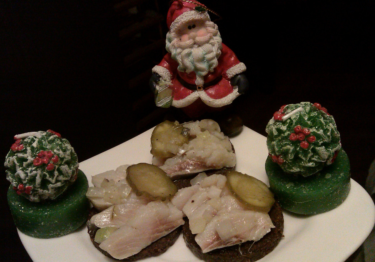 Mini kanapeczki ze śledziem foto