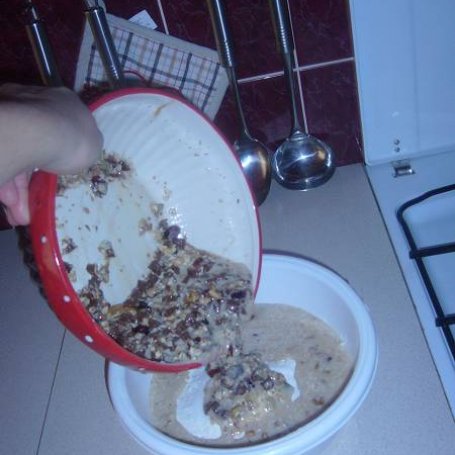 Krok 1 - Mini muffinki z bakaliami, mleczną czekoladą i miodem. foto