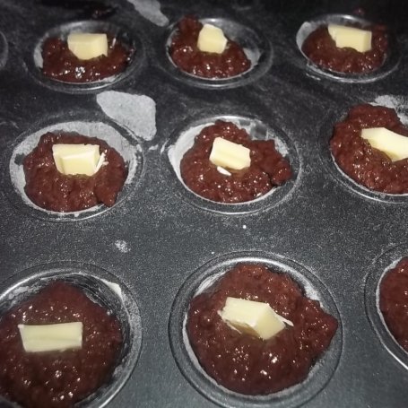 Krok 3 - Mini muffinki z białą czekoladą foto