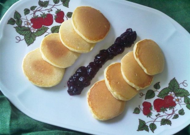 Fotografia przedstawiająca Mini pancakes cytrynowe