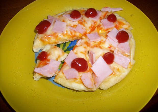 Fotografia przedstawiająca mini pizza dla malucha