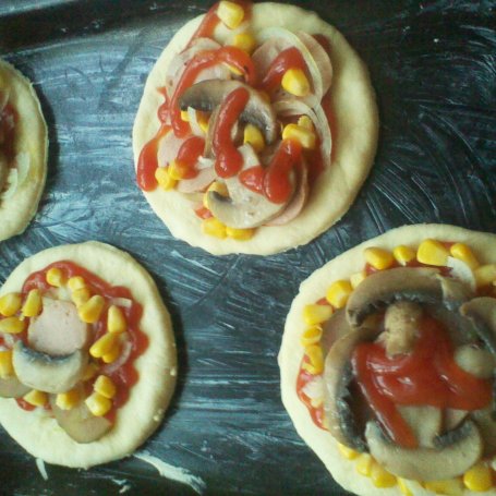 Krok 5 - Mini pizza z pieczarkami i kukurydzą foto
