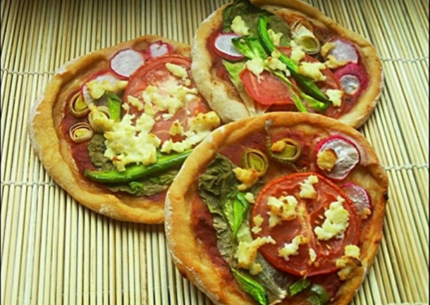 Fotografia przedstawiająca Mini Pizze wegetariańskie
