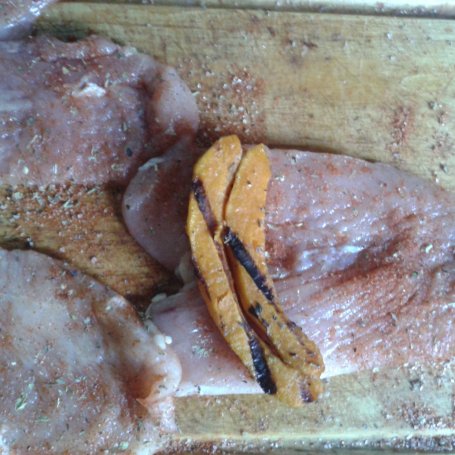 Krok 4 - Mini roladki z grillowaną dynią i serem foto