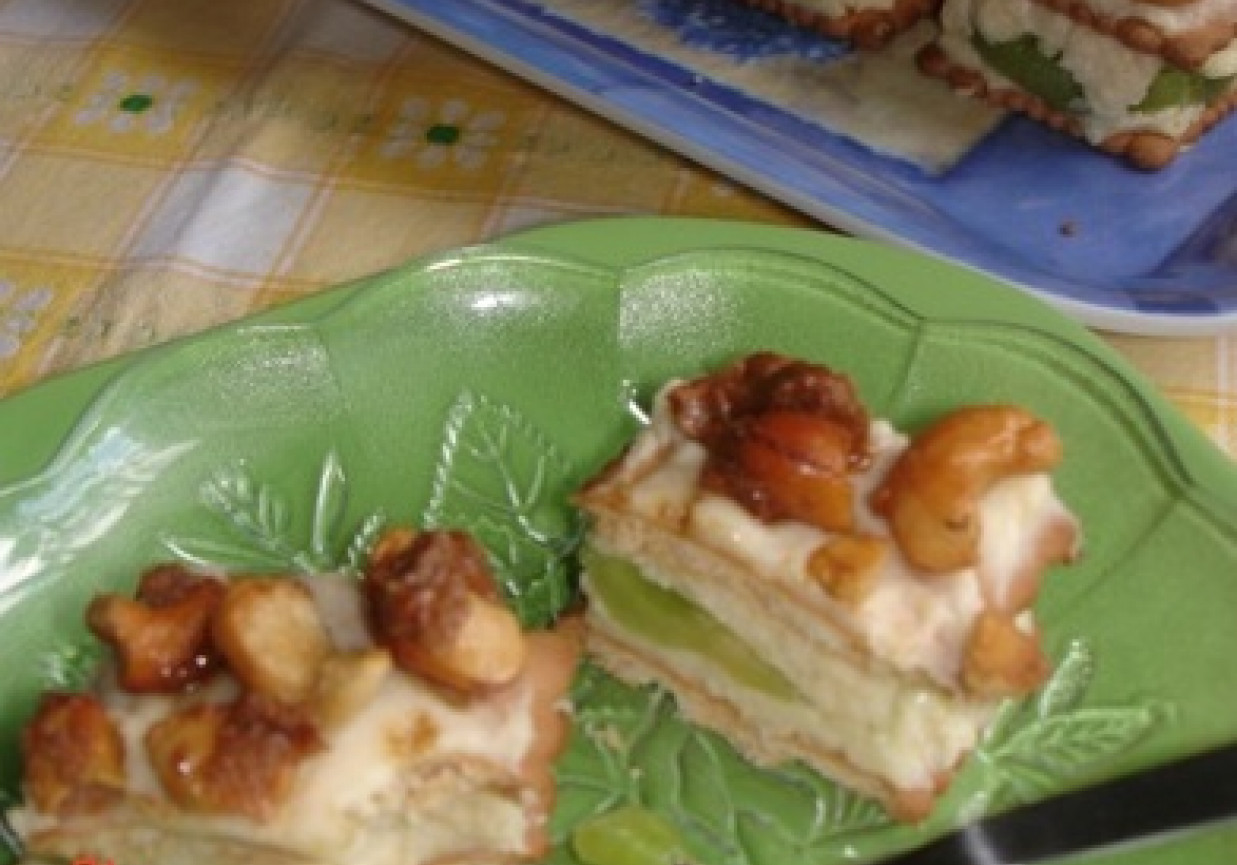 Mini serniczki gotowane z kiwi i nerkowcami foto