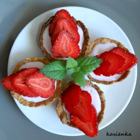 Krok 6 - Mini serniczki w kruchych miseczkach razowych foto