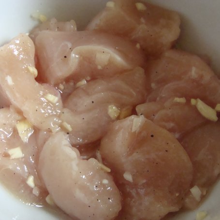 Krok 4 - mini szaszłyczki z kurą w tle foto