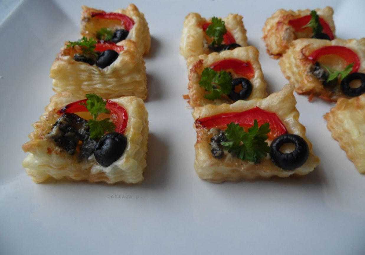 Mini tartinki z ciasta francuskiego foto