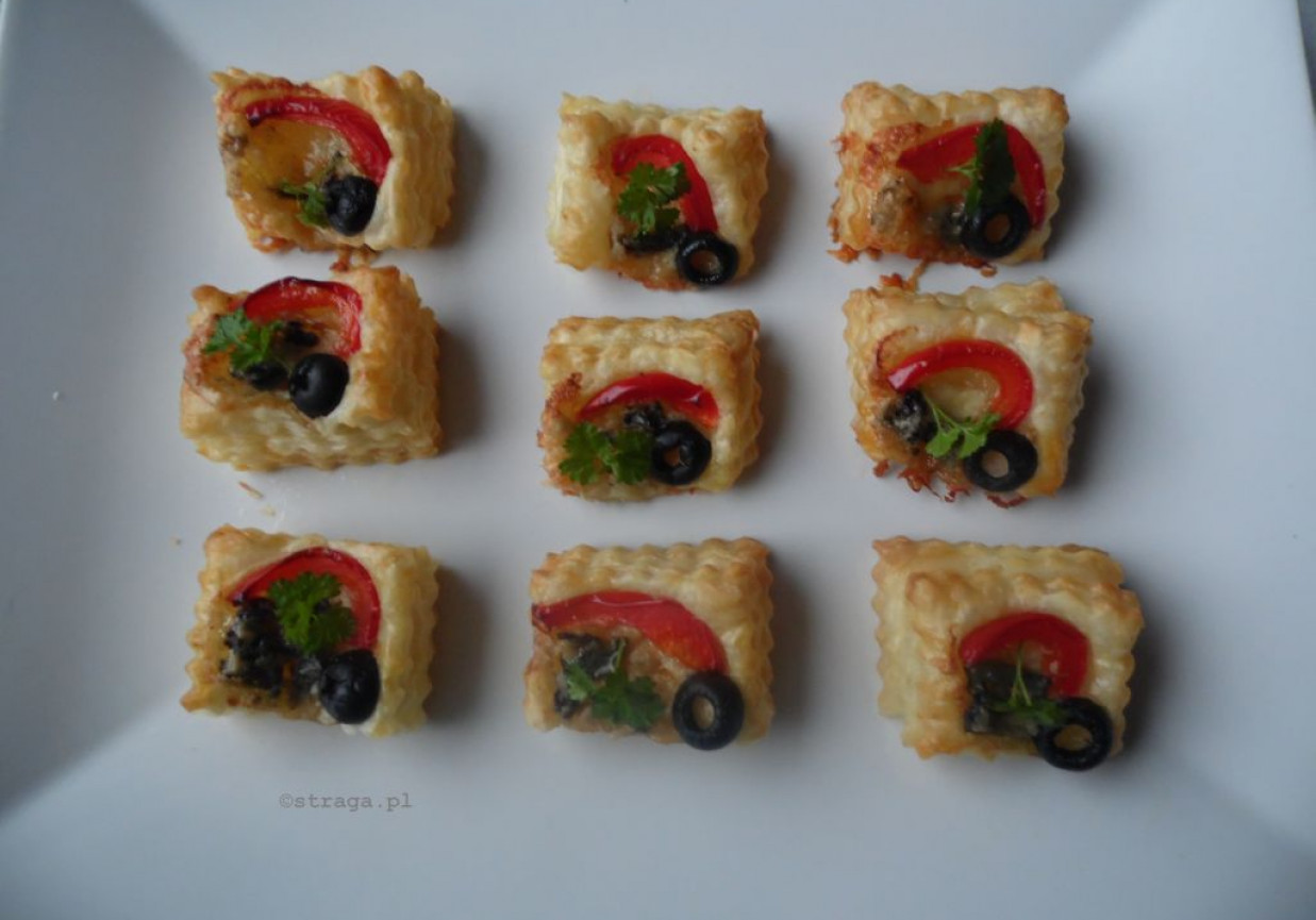 Mini tartinki z ciasta francuskiego foto
