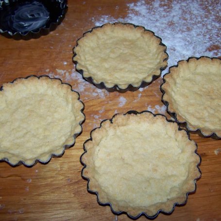Krok 2 - Mini tarty gruszkowo - jabłkowe z kruszonką foto
