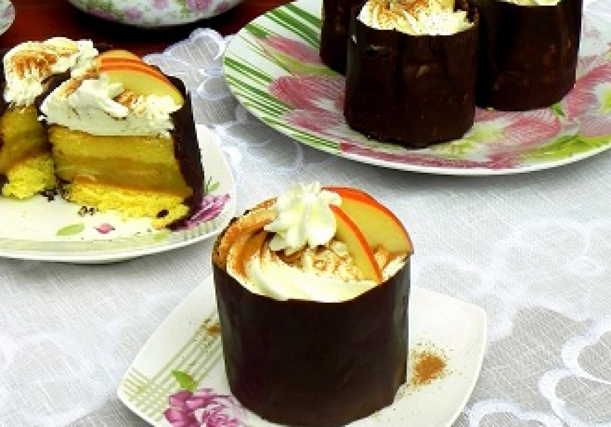 Mini torciki jabłkowe w czekoladzie foto