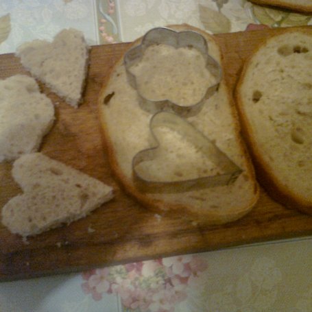 Krok 1 - Mini tosty z czerstwego chleba foto