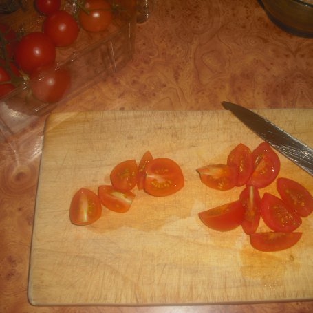 Krok 5 - Mini zapiekanki z kaszy kuskus z dodatkiem pomidorków, grzybków i ziół foto