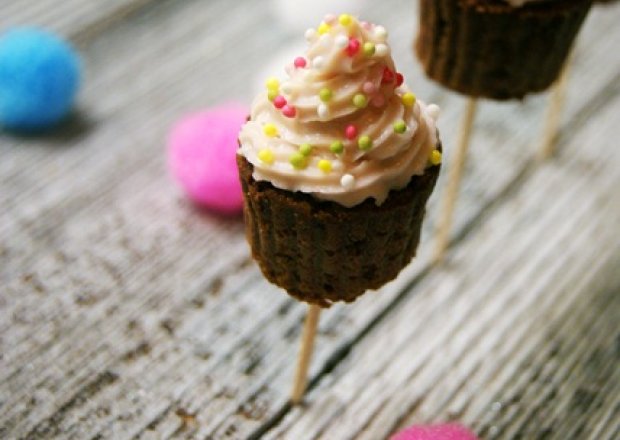 Fotografia przedstawiająca Miniaturowe cupcakes