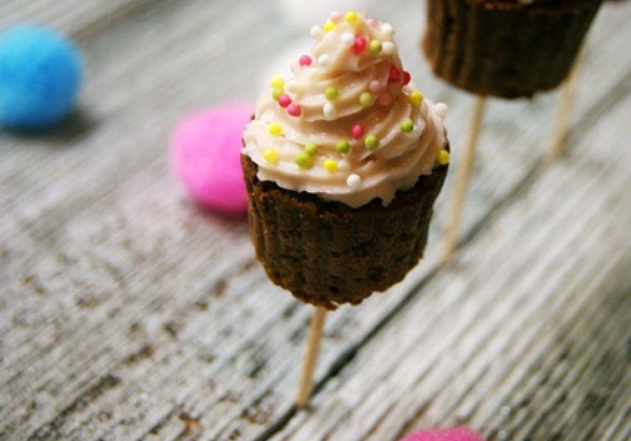 Miniaturowe cupcakes foto