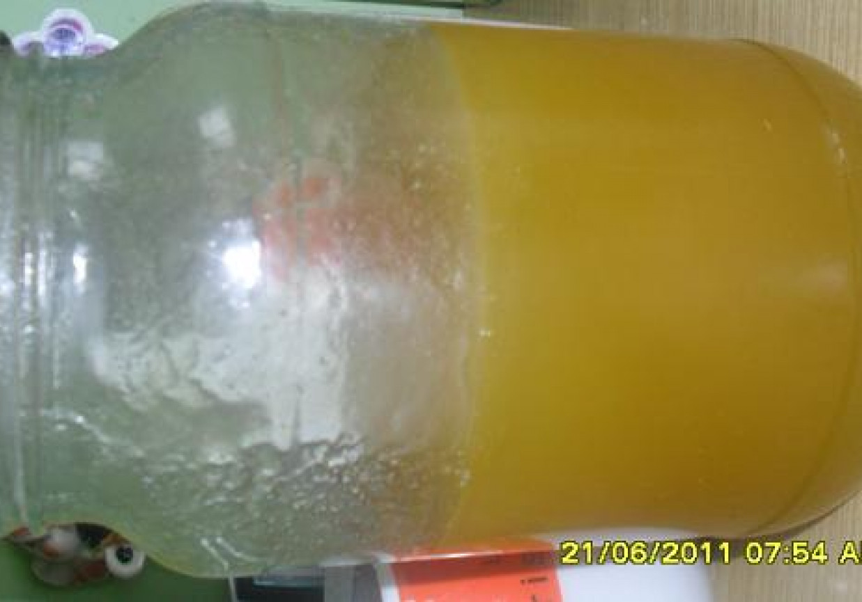 miód pitny z pomarańczą laską cynamonu i goździkami foto