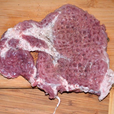 Krok 1 - Miodowa karkówka z grrilla z ziloną sałatką foto