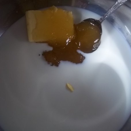 Krok 1 - Miodowe krówki ciągutki foto