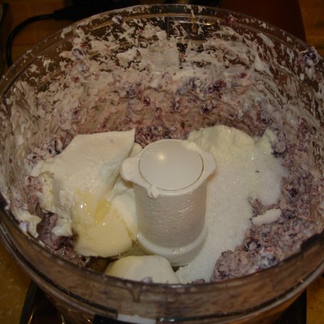 Krok 5 - Miodownik z masą serowo żurawinową i czekoladową pod kruszonką pistacjowo-dyniową foto