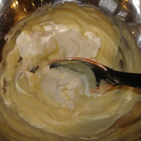 Krok 6 - Miodownik z masą serowo żurawinową i czekoladową pod kruszonką pistacjowo-dyniową foto