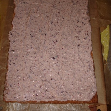Krok 7 - Miodownik z masą serowo żurawinową i czekoladową pod kruszonką pistacjowo-dyniową foto