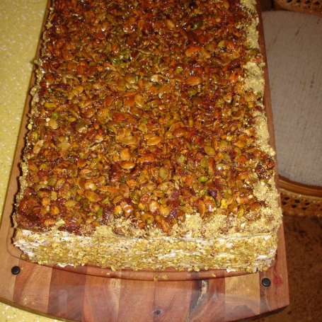 Krok 9 - Miodownik z masą serowo żurawinową i czekoladową pod kruszonką pistacjowo-dyniową foto