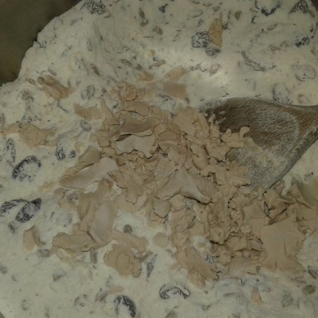 Krok 5 - Miodowo - maślankowy chlebek na krupczatce foto