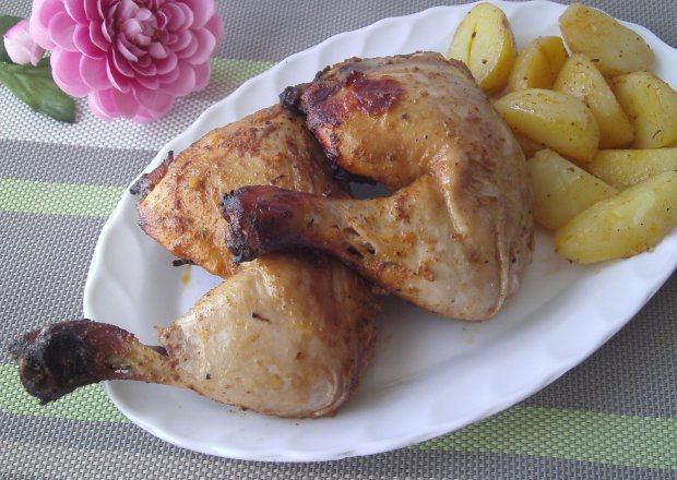 Fotografia przedstawiająca Miodowo- musztardowe udka z kurczaka