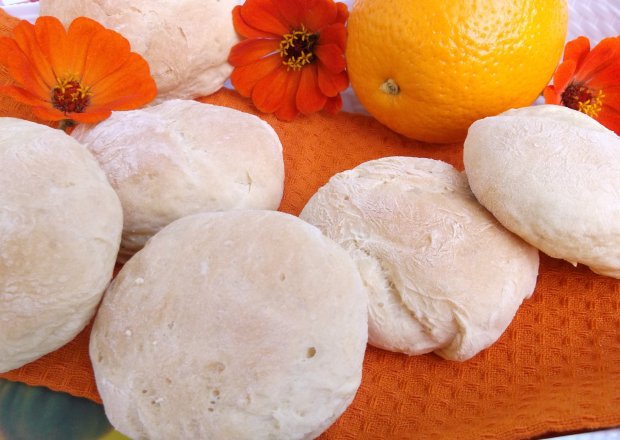 Fotografia przedstawiająca Miodowo-pomarańczowe bułeczki.