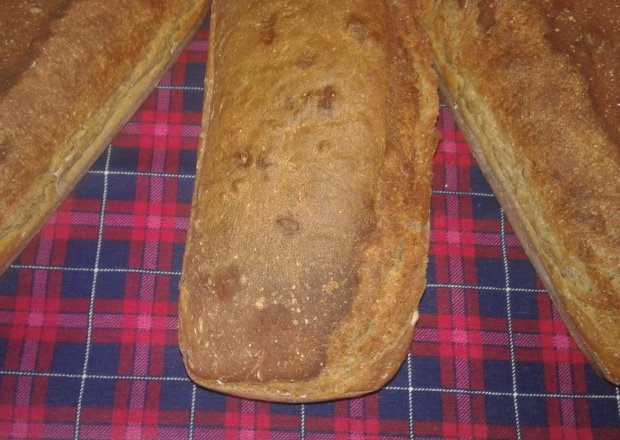 Fotografia przedstawiająca Miodowy chlebek na różnych mąkach