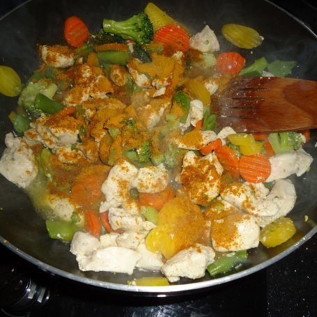 Krok 3 - Miodowy indyk z warzywami i nutą curry foto