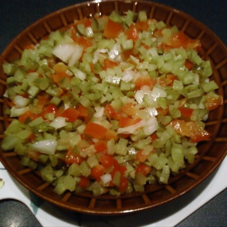 Krok 2 - Miruna w sosie pomidorowym z warzywami. foto