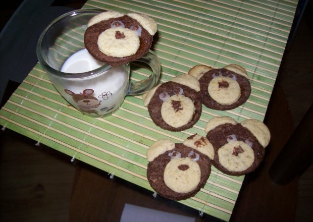 Fotografia przedstawiająca misiowe ciasteczka
